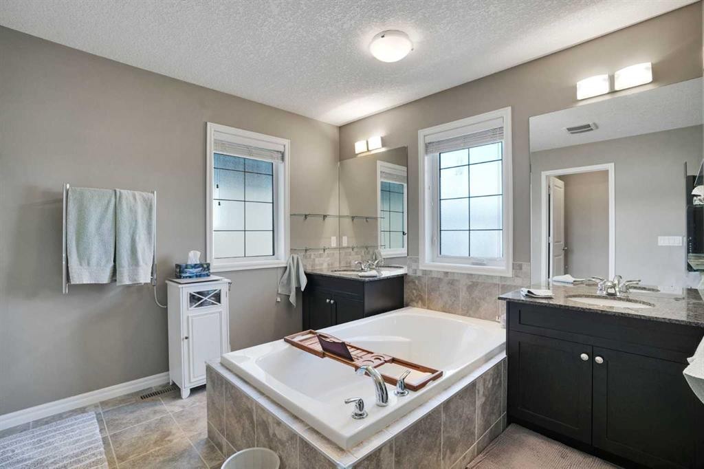 109 Cranleigh Place Se, Calgary, AB - Indoor Photo Showing Bathroom