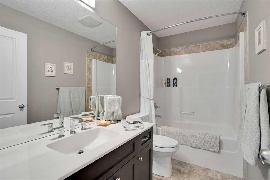 109 Cranleigh Place Se, Calgary, AB - Indoor Photo Showing Bathroom