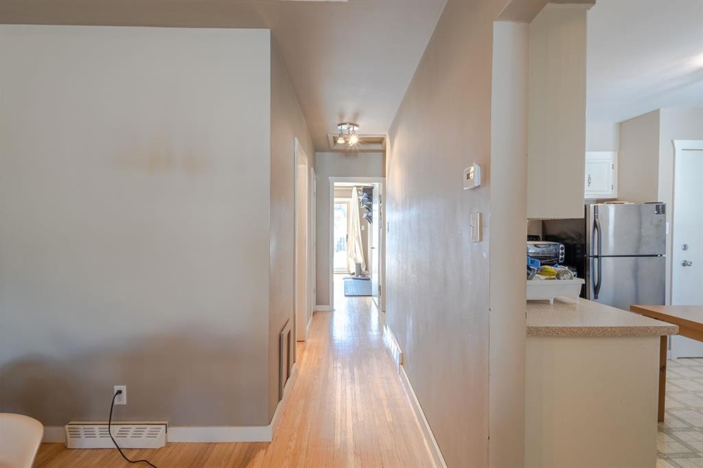 719 27 Avenue Nw, Calgary, AB - Indoor Photo Showing Kitchen