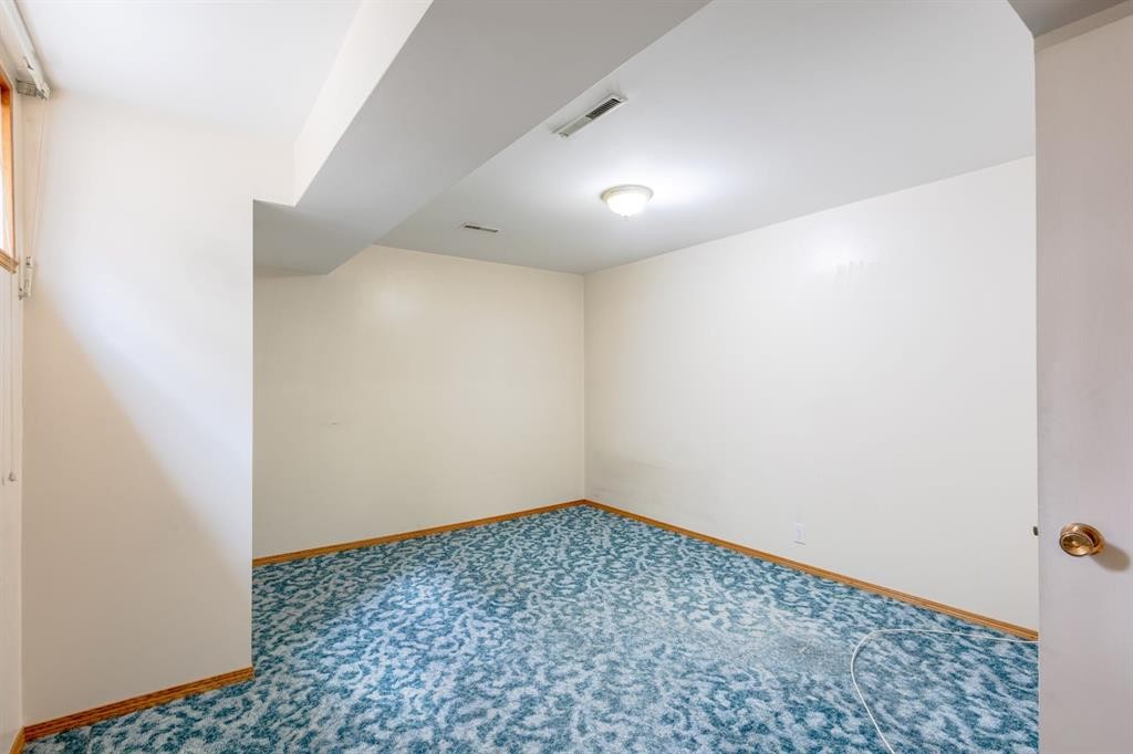 719 27 Avenue Nw, Calgary, AB - Indoor Photo Showing Other Room