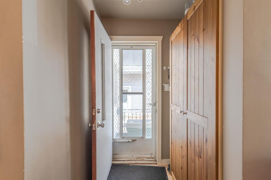 719 27 Avenue Nw, Calgary, AB - Indoor