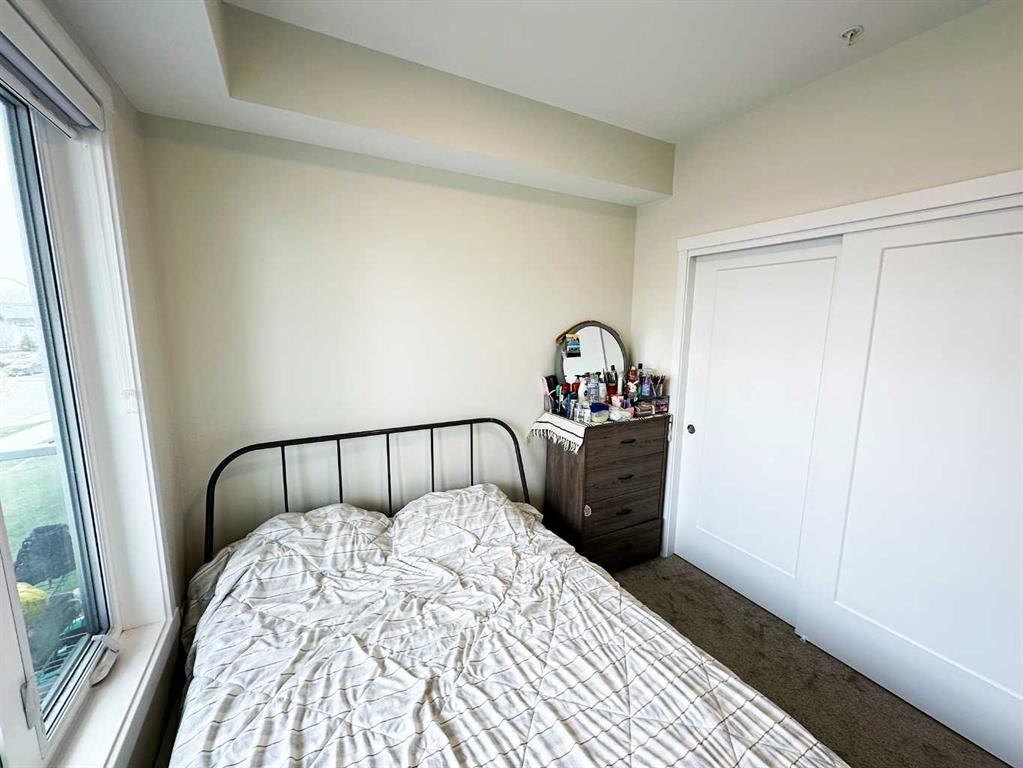 205-700 Shawnee Square Sw, Calgary, AB - Indoor Photo Showing Bedroom
