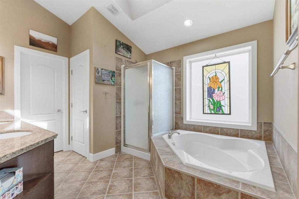183 Discovery Ridge Way Sw, Calgary, AB - Indoor Photo Showing Bathroom