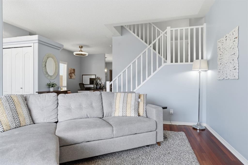 101 Sierra Morena Landing Sw, Calgary, AB - Indoor Photo Showing Living Room