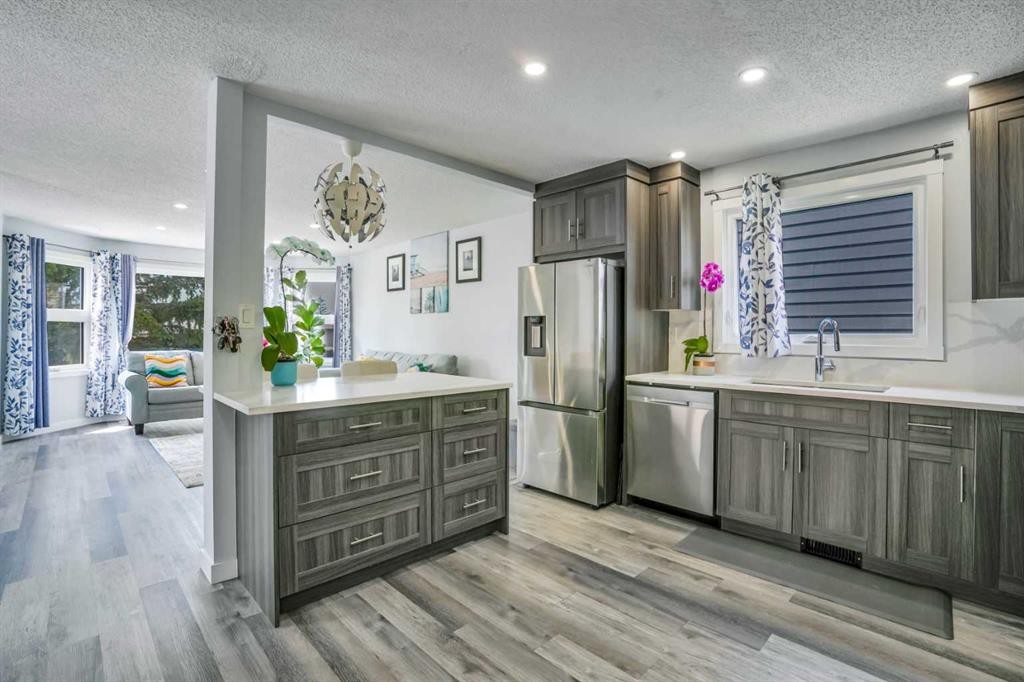 76 Aberfoyle Close Ne, Calgary, AB - Indoor Photo Showing Kitchen With Stainless Steel Kitchen