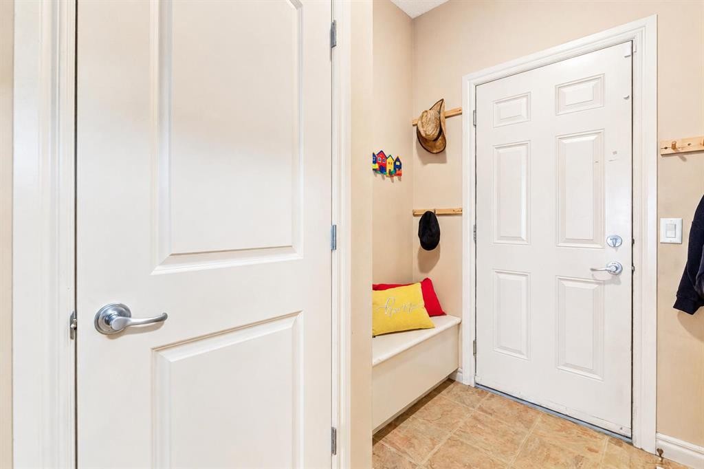 195 Willowmere Close, Chestermere, AB - Indoor Photo Showing Other Room