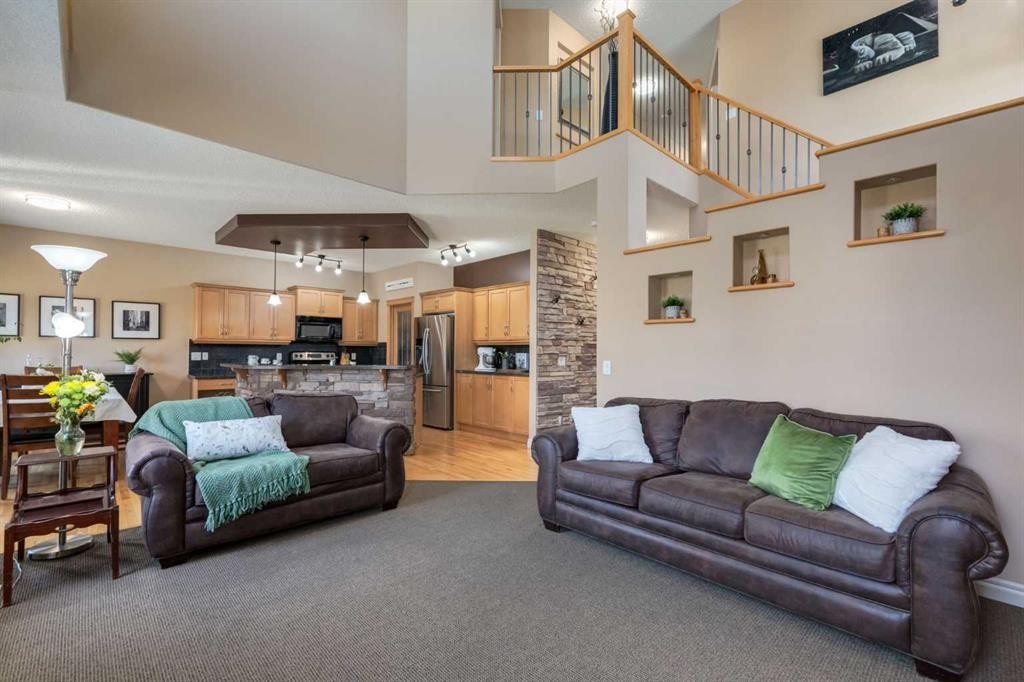 195 Willowmere Close, Chestermere, AB - Indoor Photo Showing Living Room
