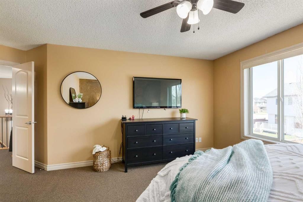 195 Willowmere Close, Chestermere, AB - Indoor Photo Showing Bedroom