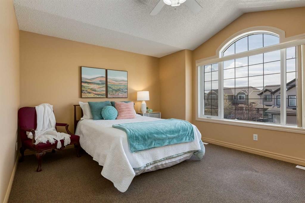 195 Willowmere Close, Chestermere, AB - Indoor Photo Showing Bedroom