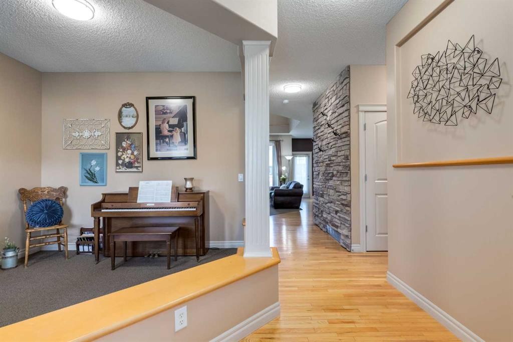195 Willowmere Close, Chestermere, AB - Indoor Photo Showing Other Room