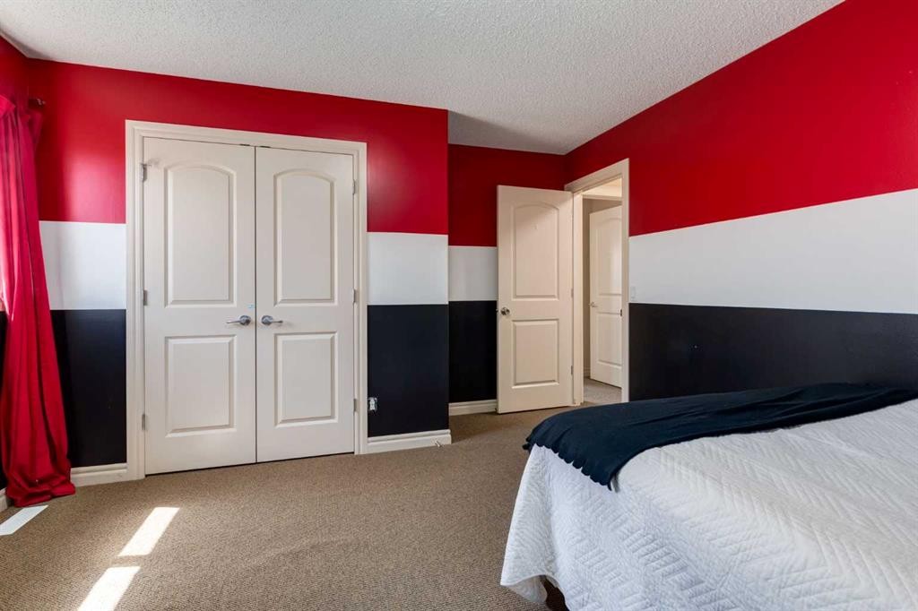 195 Willowmere Close, Chestermere, AB - Indoor Photo Showing Bedroom