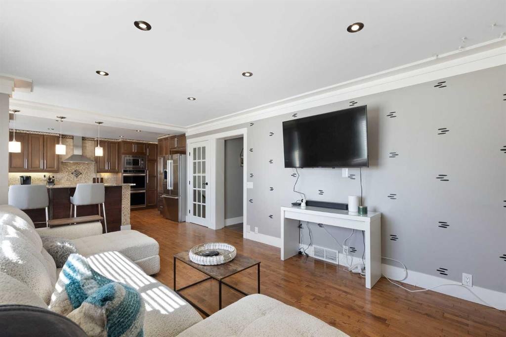 1030 Mckenzie Lake Bay Se, Calgary, AB - Indoor Photo Showing Living Room