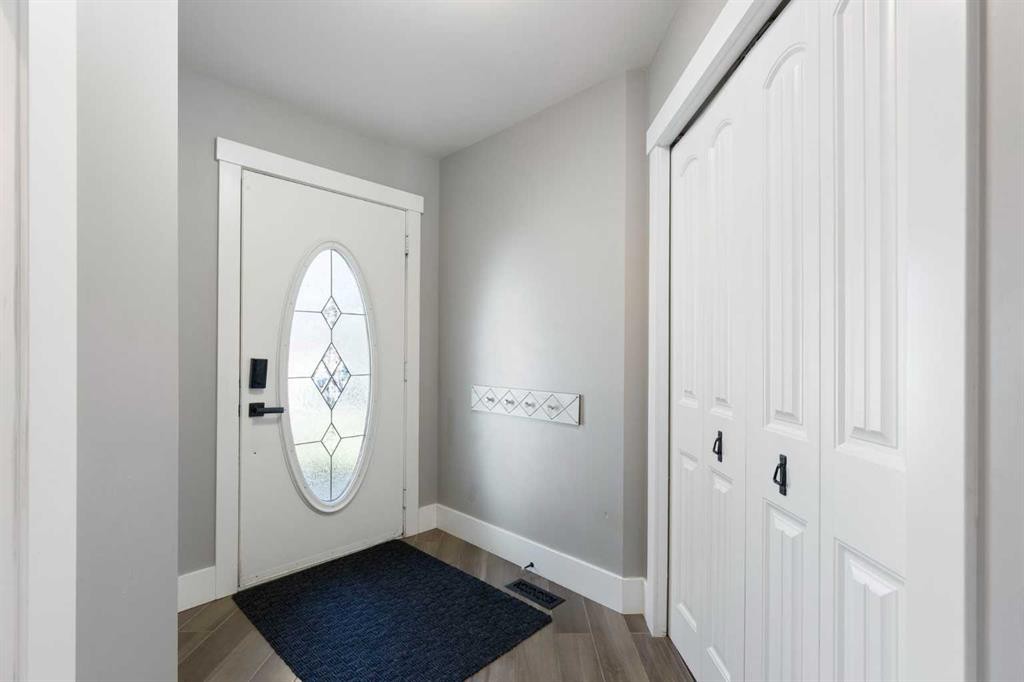 1030 Mckenzie Lake Bay Se, Calgary, AB - Indoor Photo Showing Other Room