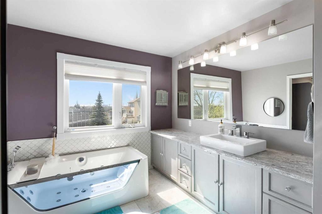 1030 Mckenzie Lake Bay Se, Calgary, AB - Indoor Photo Showing Bathroom