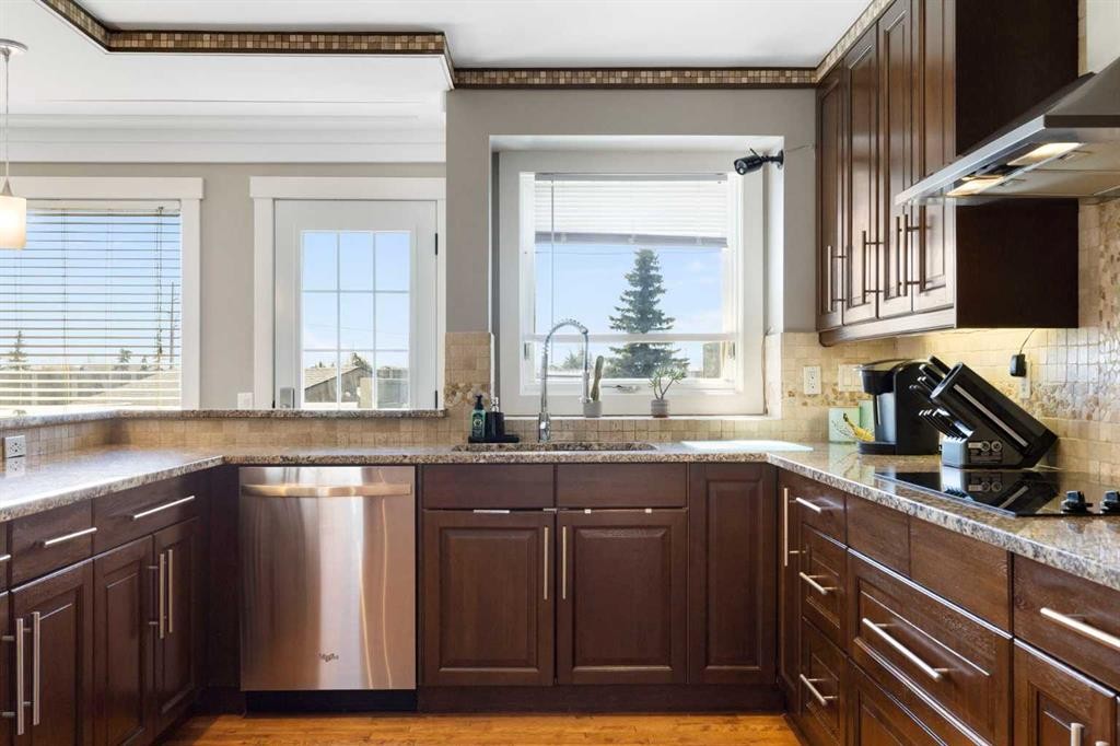 1030 Mckenzie Lake Bay Se, Calgary, AB - Indoor Photo Showing Kitchen