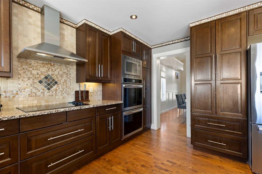 1030 Mckenzie Lake Bay Se, Calgary, AB - Indoor Photo Showing Kitchen