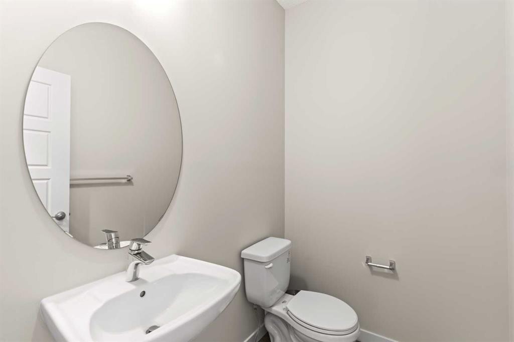 310-32 Red Embers Parade Ne, Calgary, AB - Indoor Photo Showing Bathroom