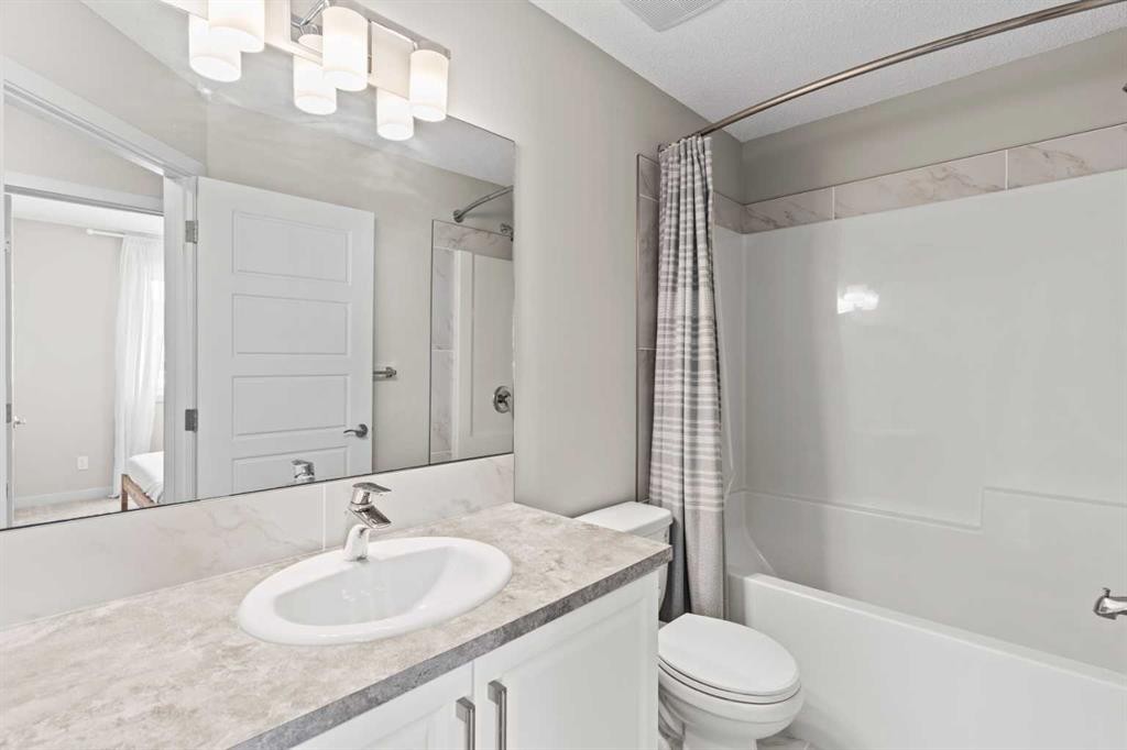 310-32 Red Embers Parade Ne, Calgary, AB - Indoor Photo Showing Bathroom