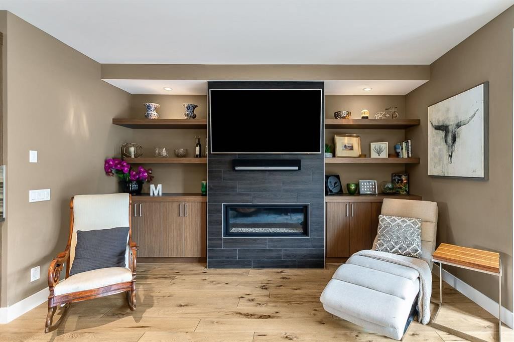 1834 30 Avenue Sw, Calgary, AB - Indoor With Fireplace