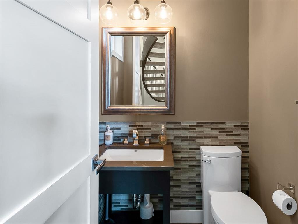 1834 30 Avenue Sw, Calgary, AB - Indoor Photo Showing Other Room