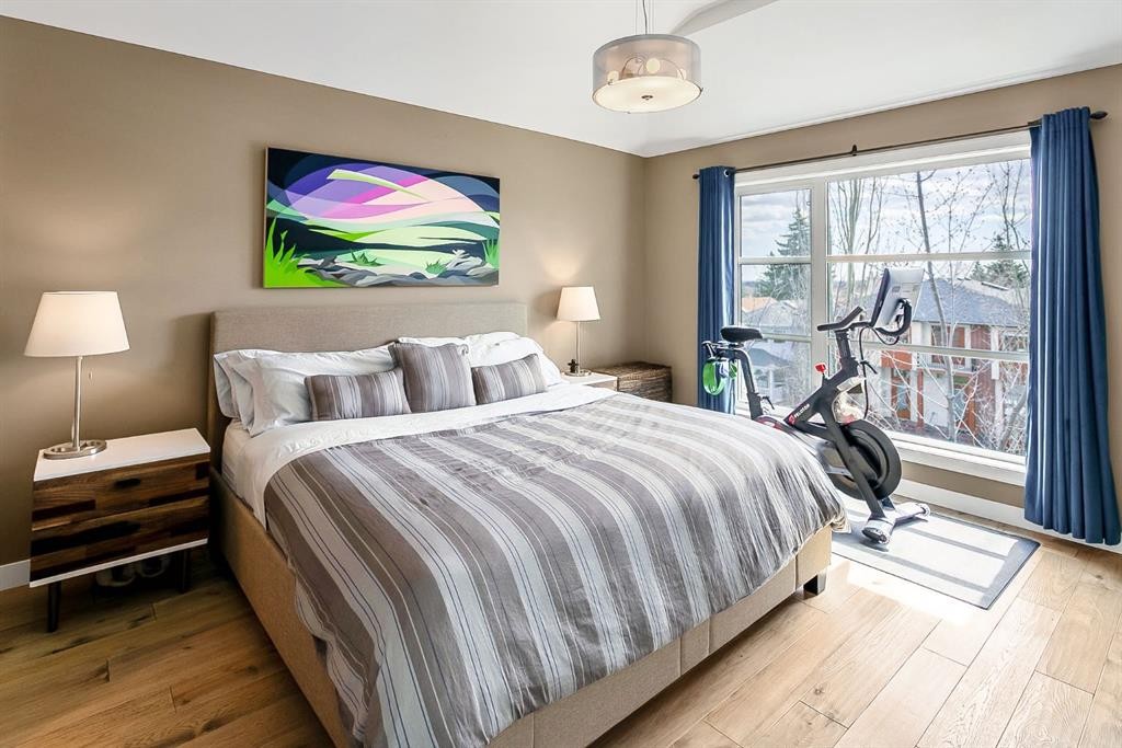 1834 30 Avenue Sw, Calgary, AB - Indoor Photo Showing Bedroom