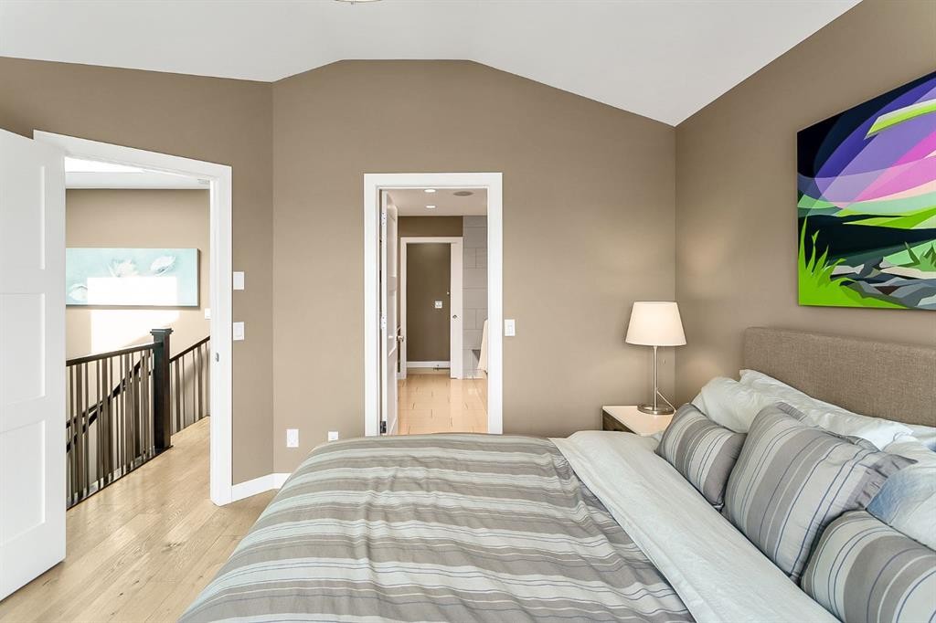 1834 30 Avenue Sw, Calgary, AB - Indoor Photo Showing Bedroom