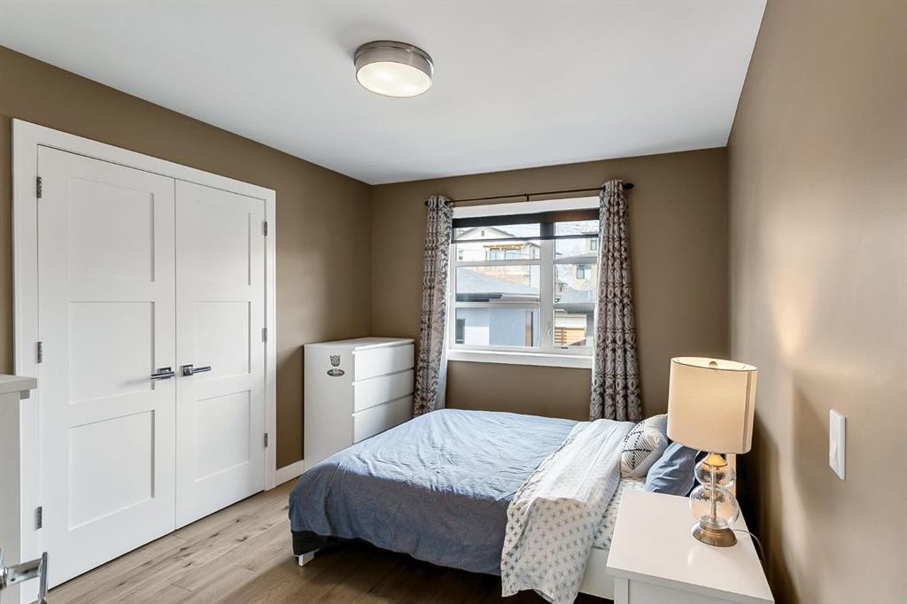 1834 30 Avenue Sw, Calgary, AB - Indoor Photo Showing Bedroom