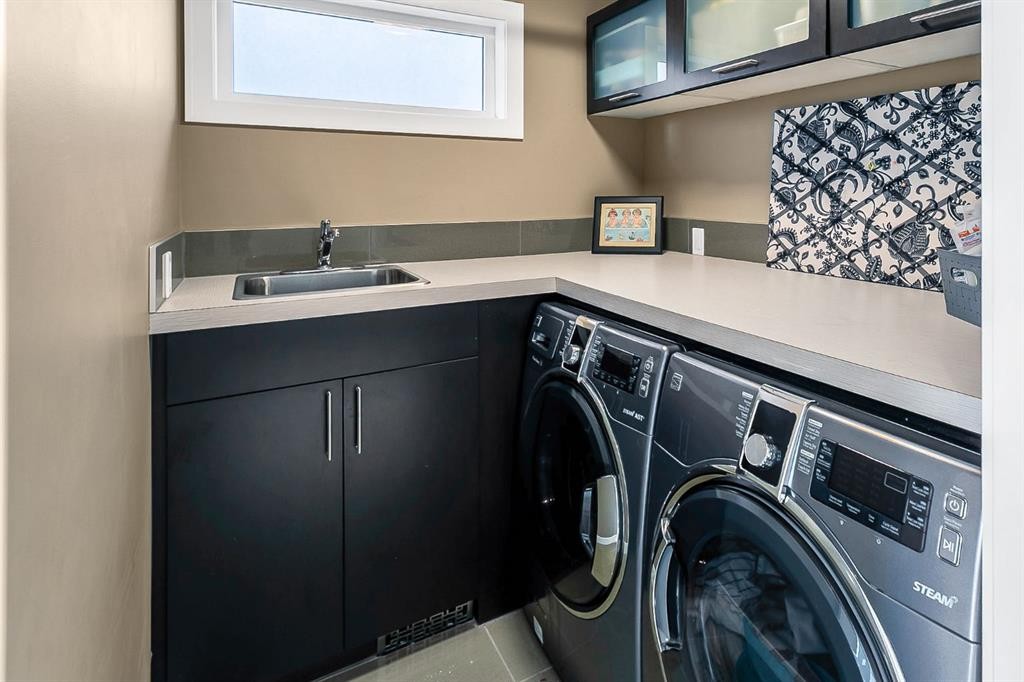 1834 30 Avenue Sw, Calgary, AB - Indoor Photo Showing Laundry Room