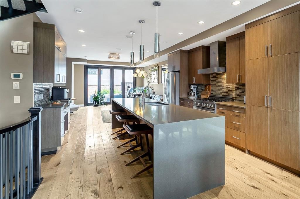 1834 30 Avenue Sw, Calgary, AB - Indoor Photo Showing Kitchen With Upgraded Kitchen