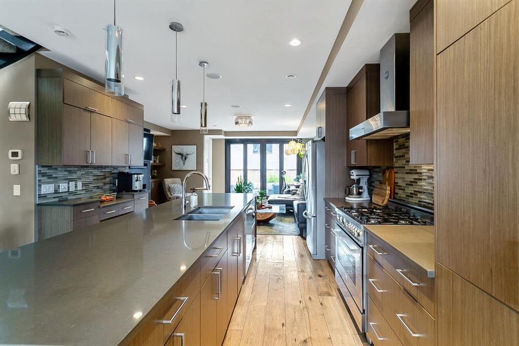 1834 30 Avenue Sw, Calgary, AB - Indoor Photo Showing Kitchen With Double Sink With Upgraded Kitchen