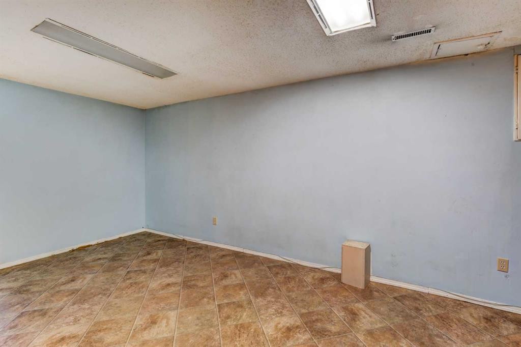 1163 Falworth Road Ne, Calgary, AB - Indoor Photo Showing Other Room