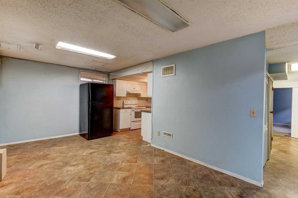 1163 Falworth Road Ne, Calgary, AB - Indoor