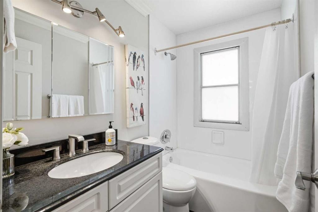 1126 Child Avenue Ne, Calgary, AB - Indoor Photo Showing Bathroom