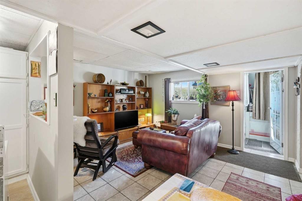 1126 Child Avenue Ne, Calgary, AB - Indoor