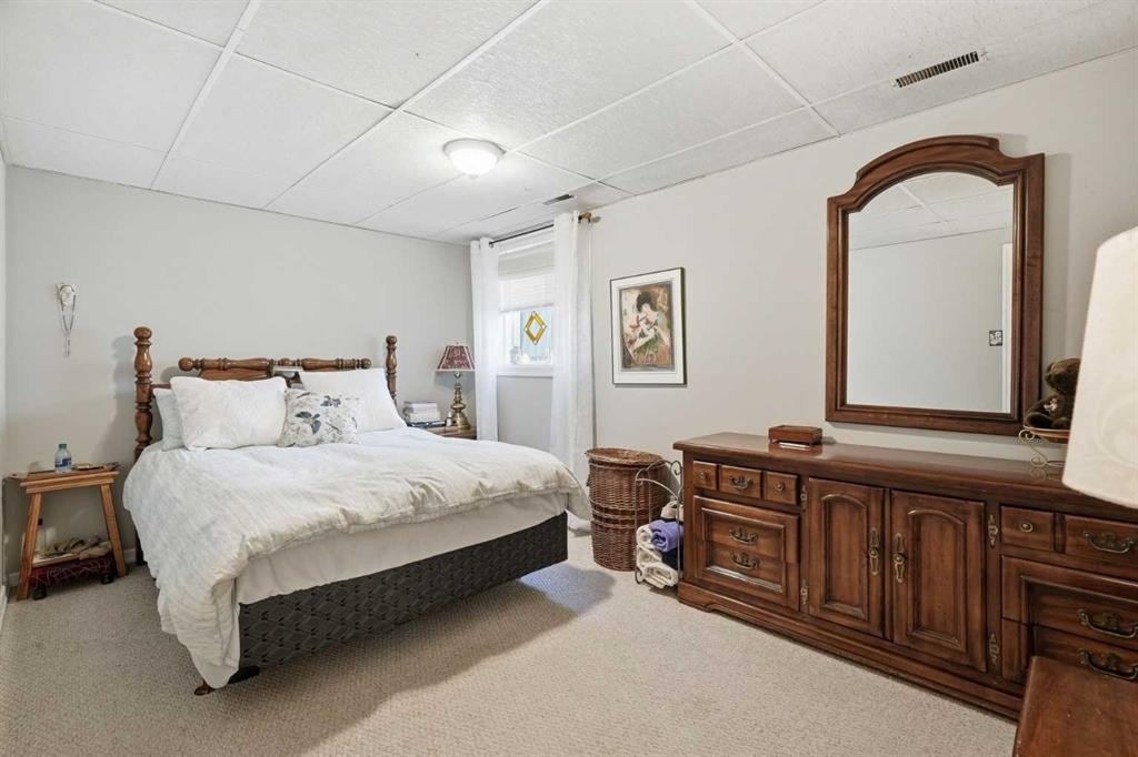 1126 Child Avenue Ne, Calgary, AB - Indoor Photo Showing Bedroom