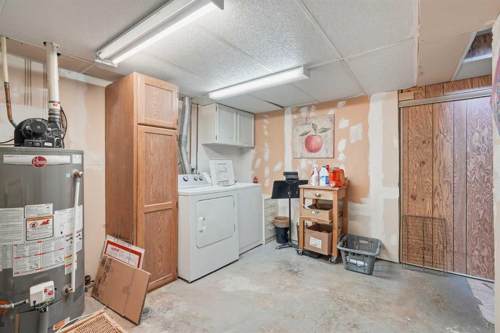 1126 Child Avenue Ne, Calgary, AB - Indoor Photo Showing Laundry Room