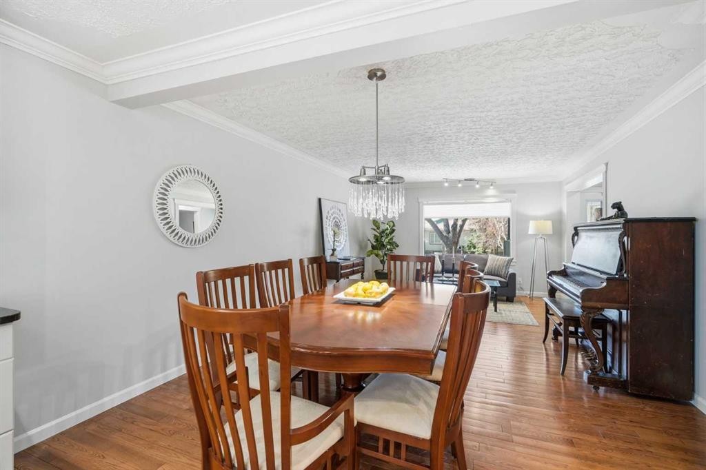 1126 Child Avenue Ne, Calgary, AB - Indoor Photo Showing Dining Room