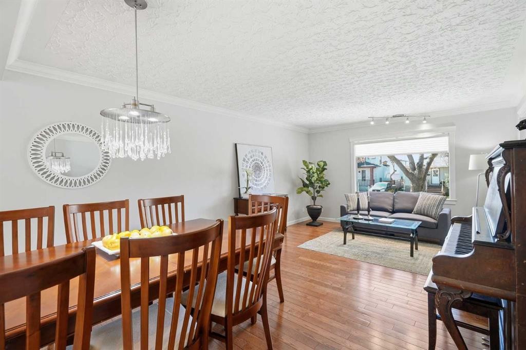 1126 Child Avenue Ne, Calgary, AB - Indoor Photo Showing Dining Room