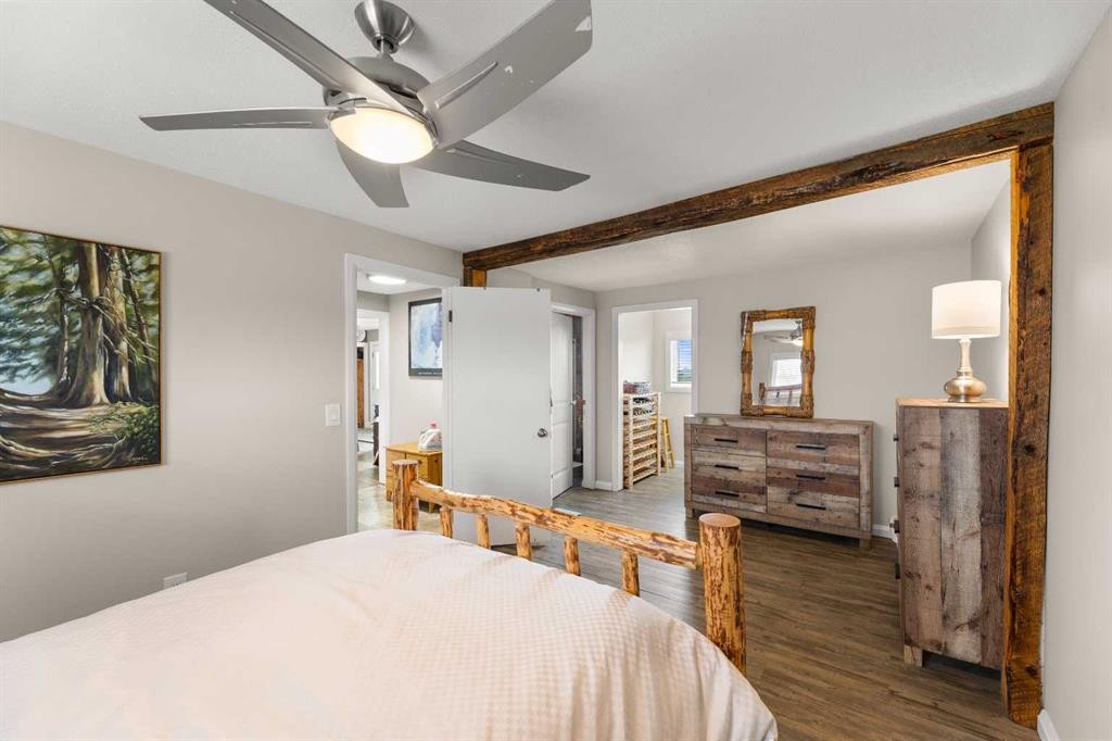 31275 Range Road 13, Rural Mountain View County, AB - Indoor Photo Showing Bedroom