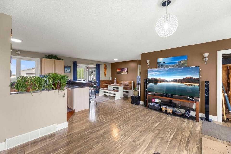 31275 Range Road 13, Rural Mountain View County, AB - Indoor
