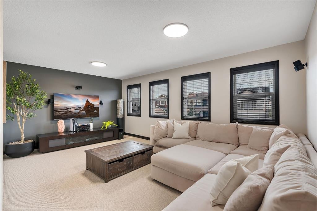 55 Evanspark Circle Nw, Calgary, AB - Indoor Photo Showing Living Room