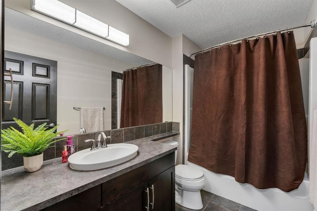 55 Evanspark Circle Nw, Calgary, AB - Indoor Photo Showing Bathroom