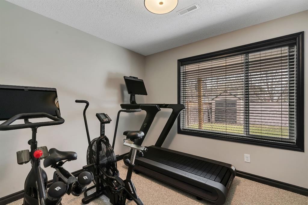 55 Evanspark Circle Nw, Calgary, AB - Indoor Photo Showing Gym Room