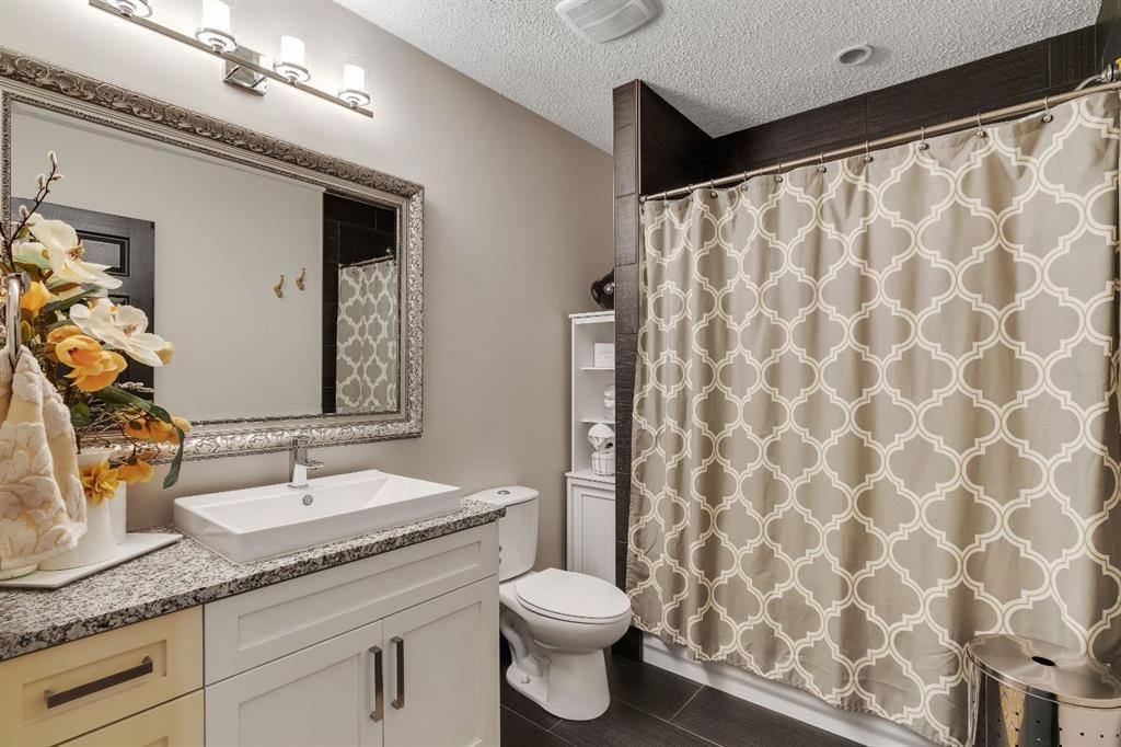 55 Evanspark Circle Nw, Calgary, AB - Indoor Photo Showing Bathroom