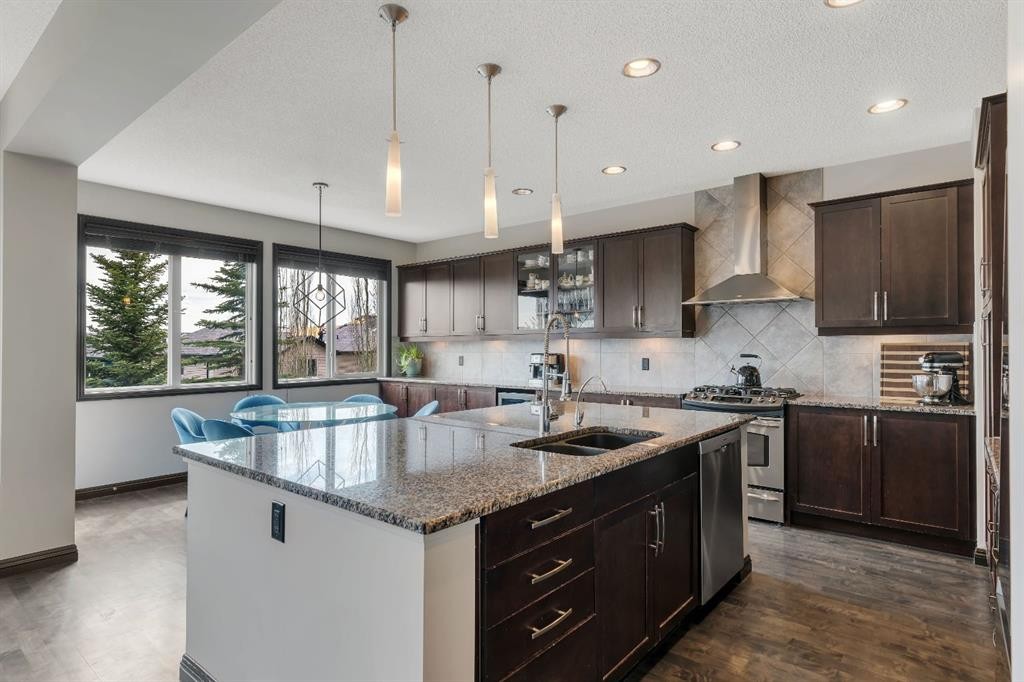 55 Evanspark Circle Nw, Calgary, AB - Indoor Photo Showing Kitchen With Double Sink With Upgraded Kitchen