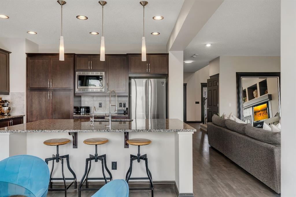 55 Evanspark Circle Nw, Calgary, AB - Indoor Photo Showing Kitchen With Upgraded Kitchen