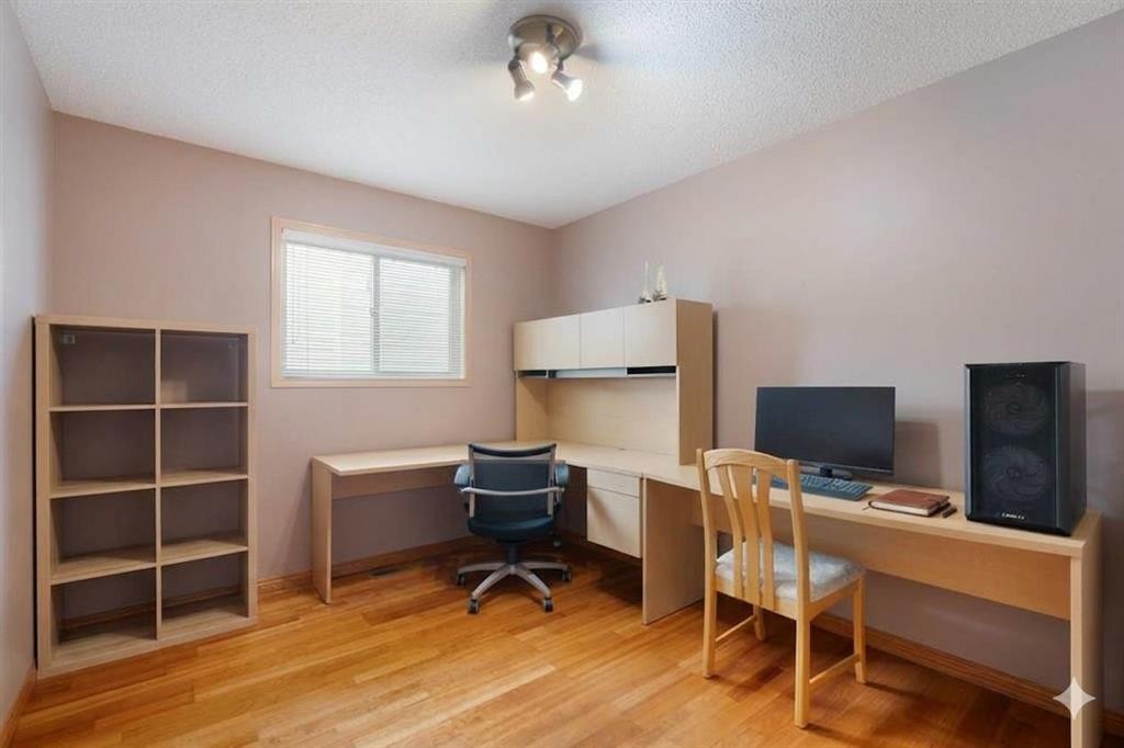 113 Sierra Vista Terrace Sw, Calgary, AB - Indoor Photo Showing Office