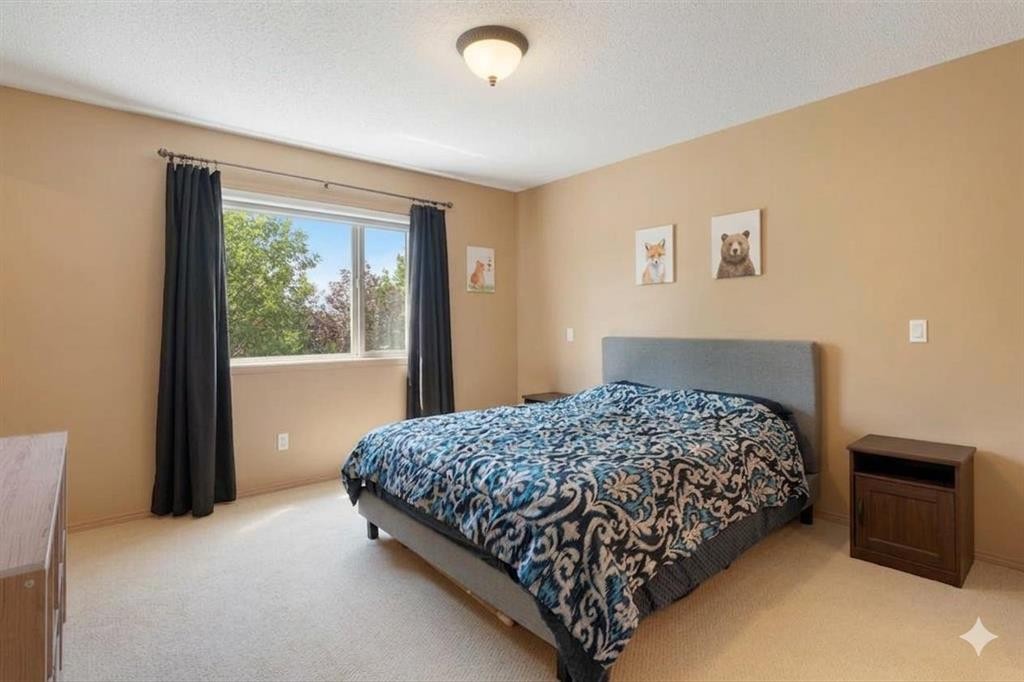 113 Sierra Vista Terrace Sw, Calgary, AB - Indoor Photo Showing Bedroom