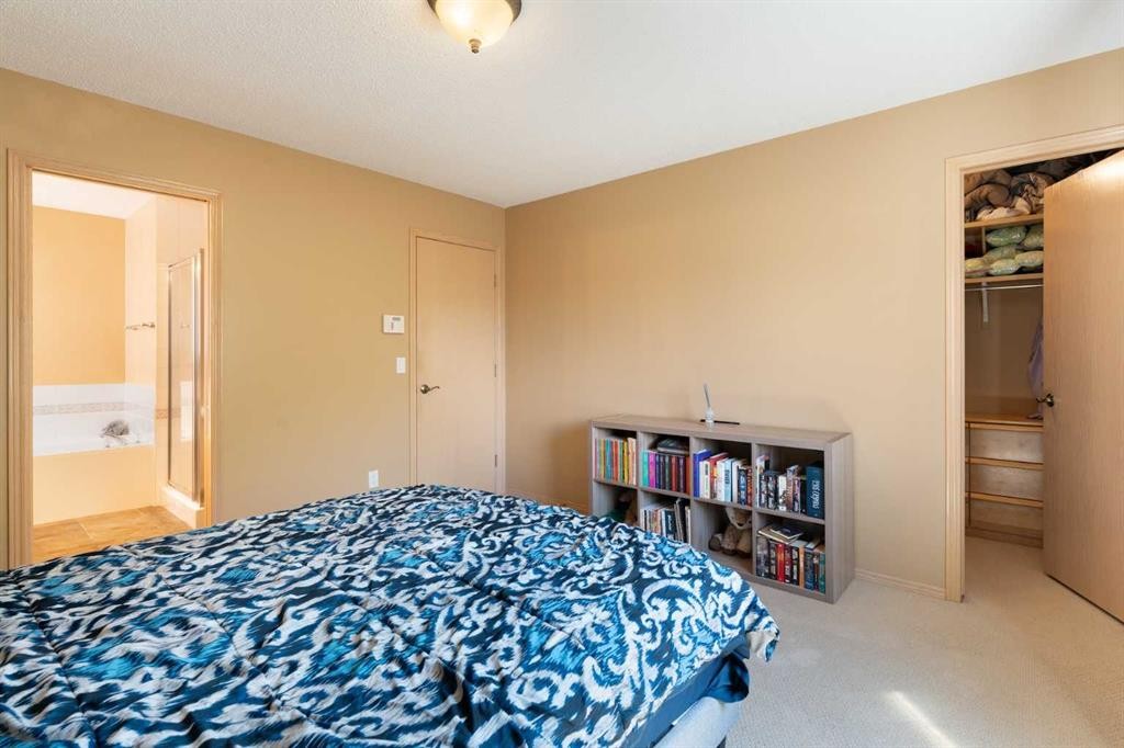 113 Sierra Vista Terrace Sw, Calgary, AB - Indoor Photo Showing Bedroom