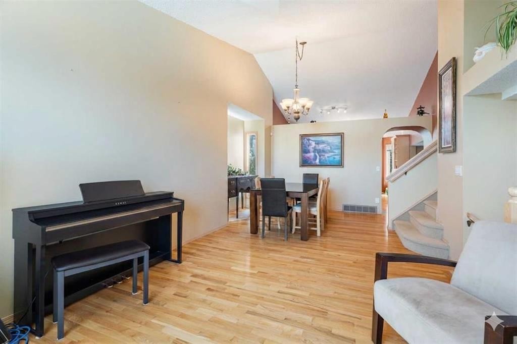 113 Sierra Vista Terrace Sw, Calgary, AB - Indoor Photo Showing Dining Room